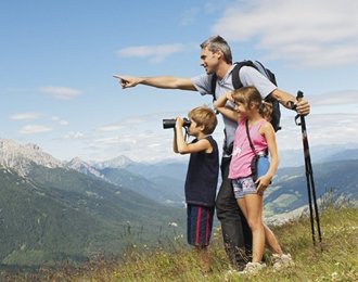 hikers-on-mountain-top-crop